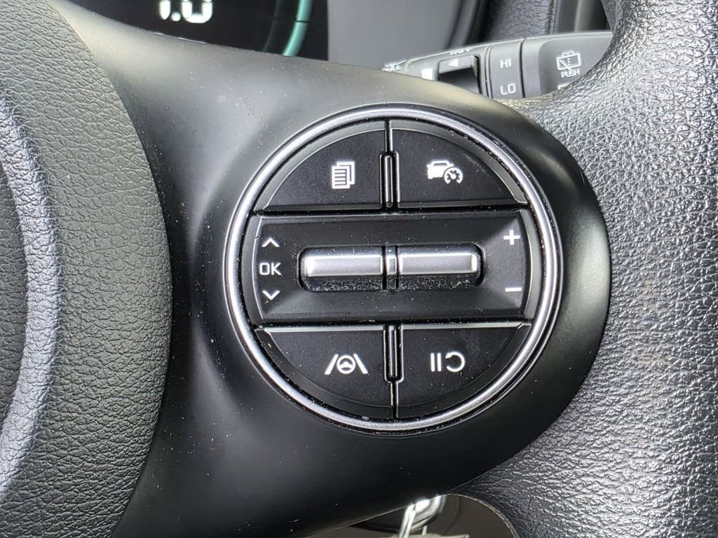 Used 2023 Kia Soul LX w/ LX Technology Package image 21