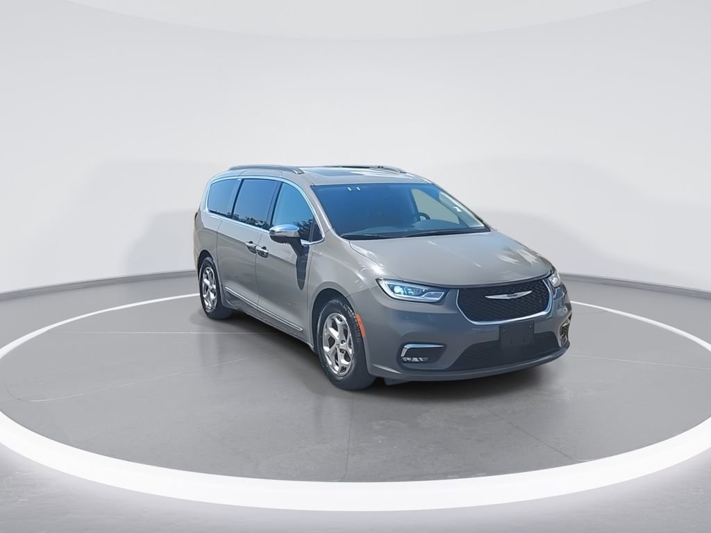 Used 2023 Chrysler Pacifica Limited FWD image 2