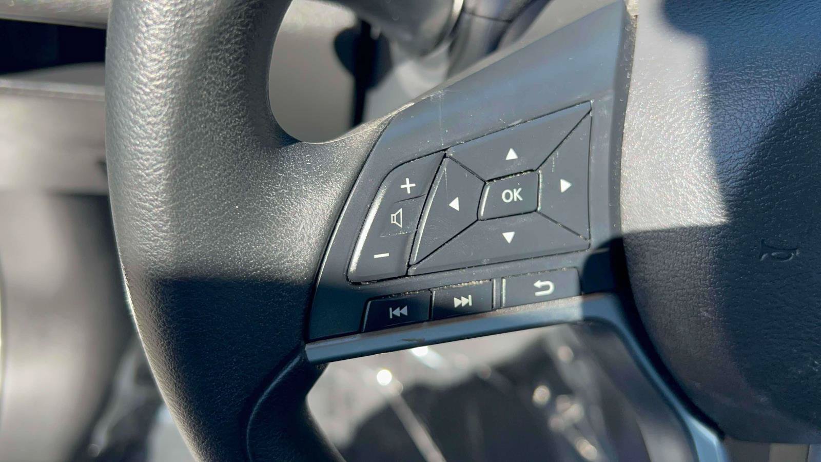 Used 2025 Nissan Versa SV FWD image 15