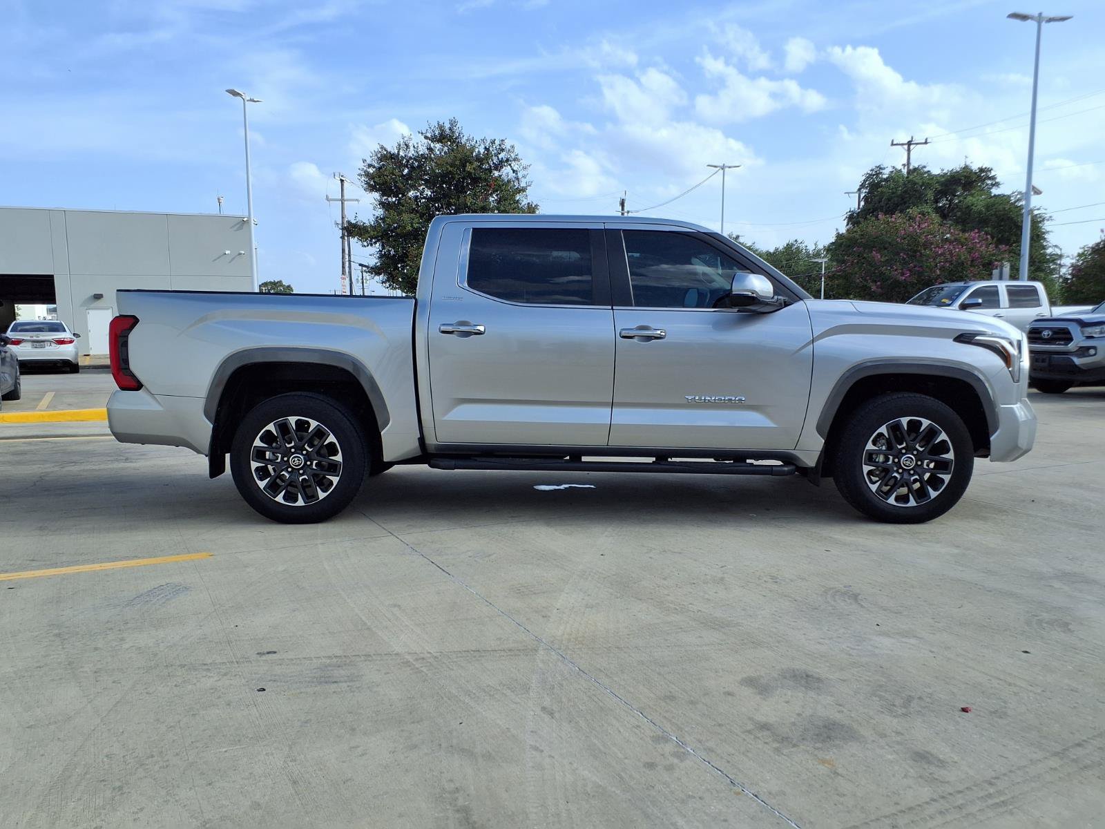 Used 2024 Toyota Tundra Limited w/ Power Package AWD/4WD image 4