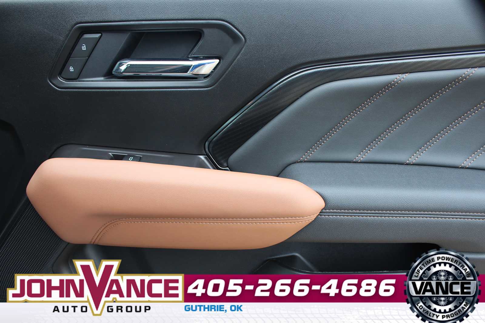 Used 2025 GMC Canyon AT4 w/ Technology Plus Package AWD/4WD image 15