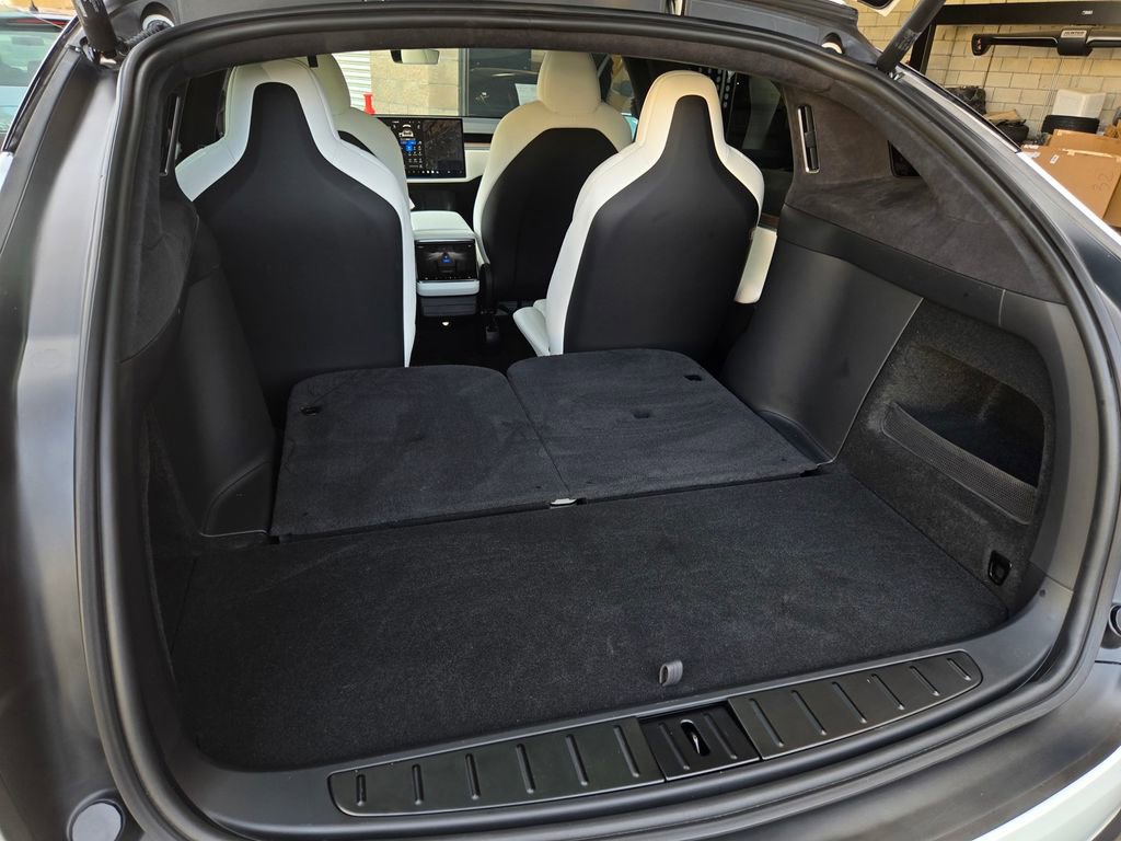 Used 2023 Tesla Model X image 25