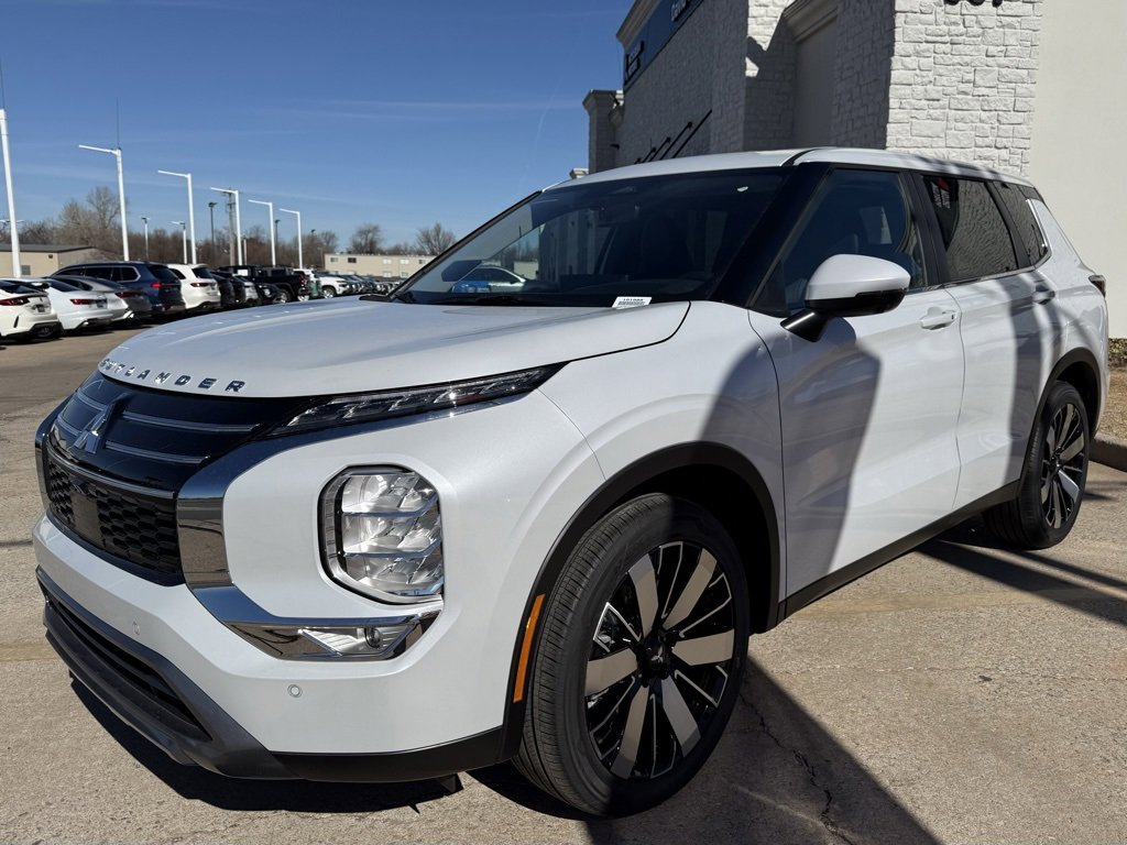 New 2026 Mitsubishi Outlander SE image 3
