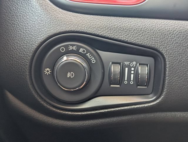 Used 2023 Jeep Renegade Trailhawk AWD/4WD image 30
