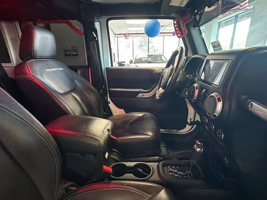 Used 2015 Jeep Wrangler Unlimited Rubicon AWD/4WD image 37