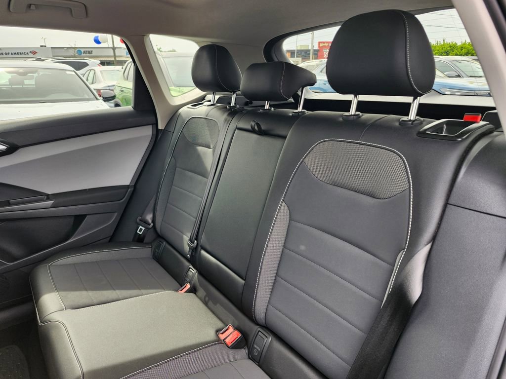 Certified 2022 Volkswagen Taos SE w/ Panoramic Sunroof Package AWD/4WD image 12