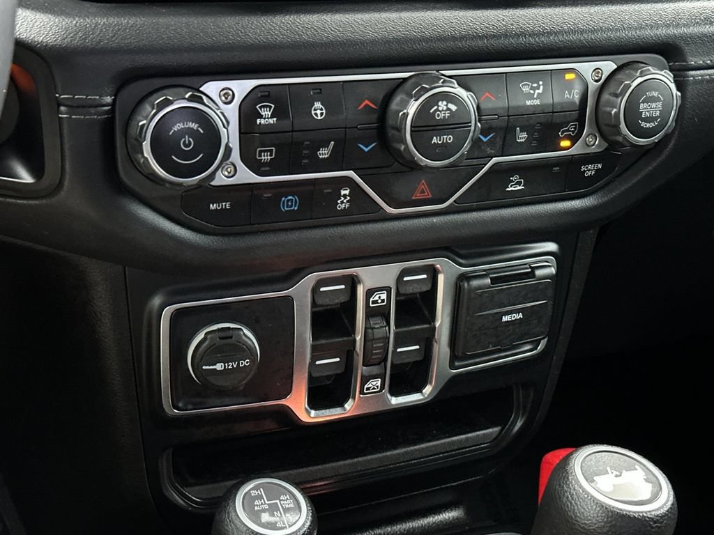 Used 2024 Jeep Wrangler Unlimited Sahara AWD/4WD image 19