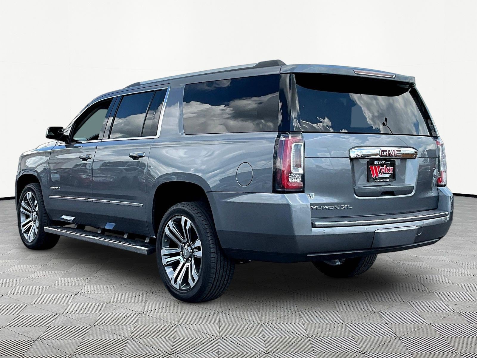 Used 2019 GMC Yukon XL Denali w/ Denali Ultimate Package AWD/4WD image 4