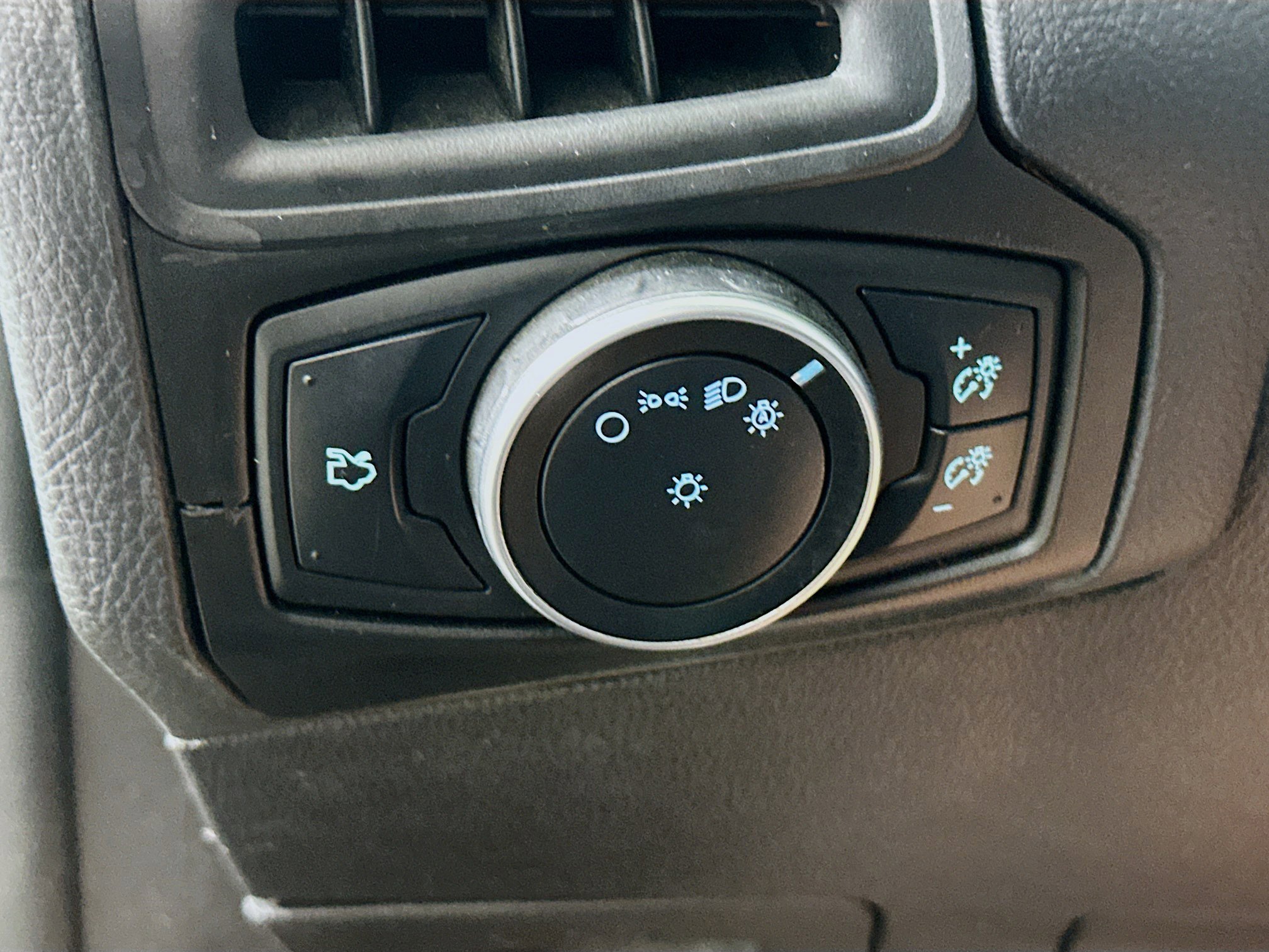 Used 2016 Ford Focus SE image 16