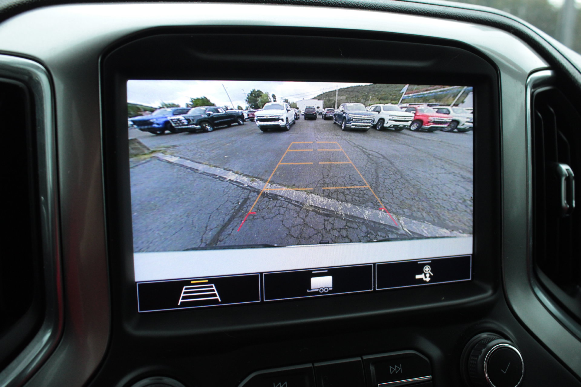 Used 2020 Chevrolet Silverado 1500 LTZ AWD/4WD image 45