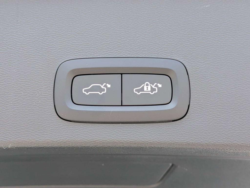 New 2026 Volvo XC40 B4 Core FWD image 14