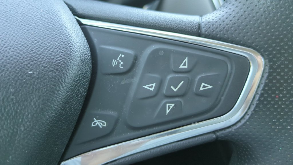 Used 2020 Chevrolet Equinox LS w/ LS Convenience Package FWD image 20