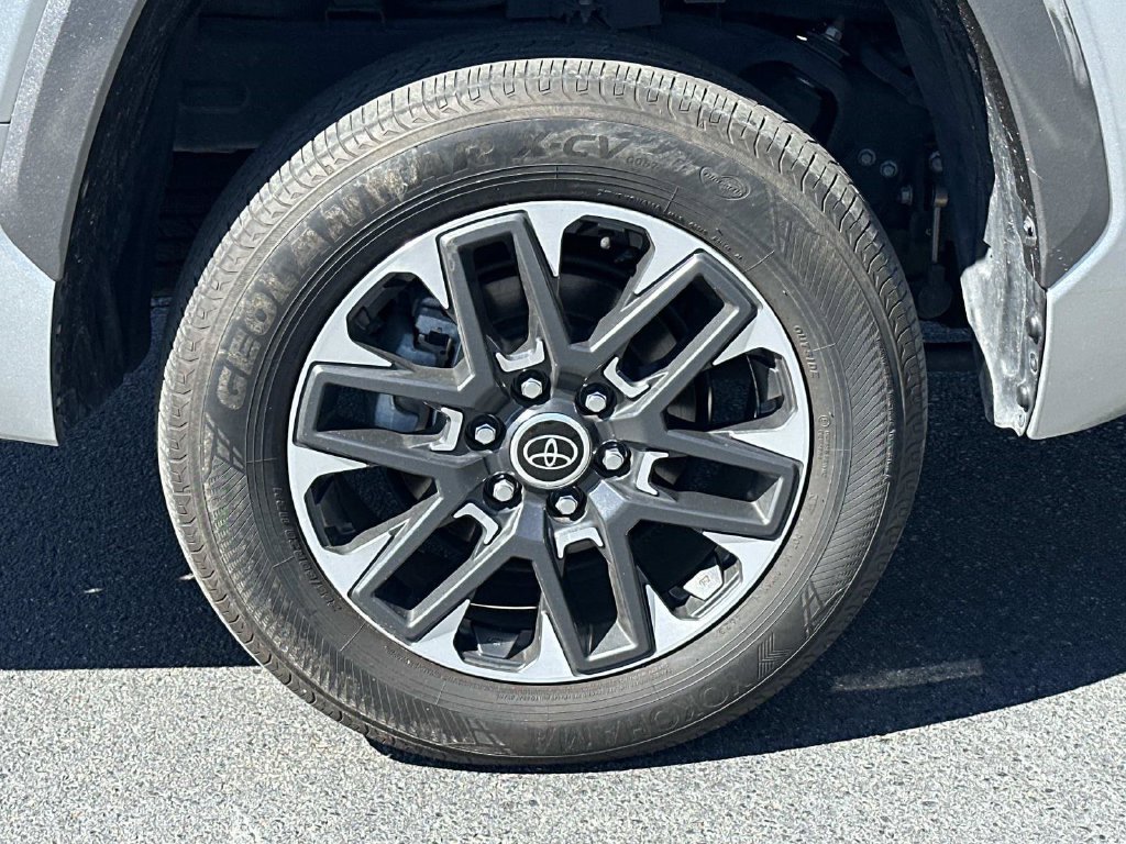 Used 2024 Toyota Tundra Limited AWD/4WD image 9