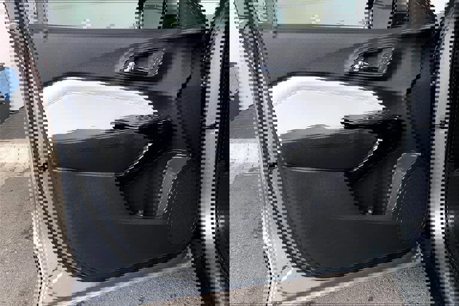 Used 2025 Chevrolet Trax LT w/ LT Convenience Package image 22