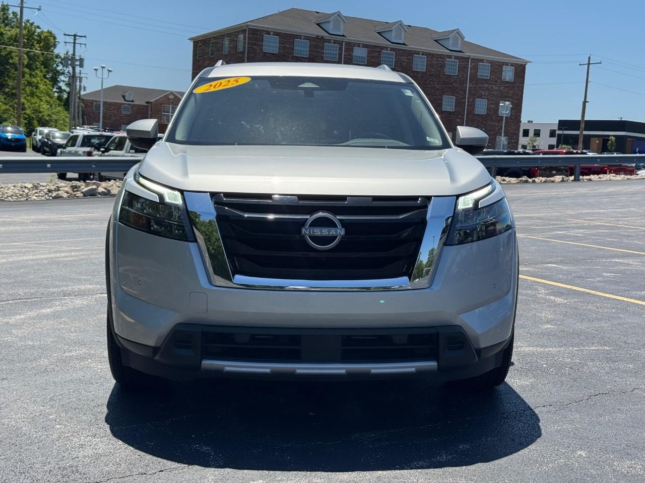 Used 2025 Nissan Pathfinder SL FWD image 10