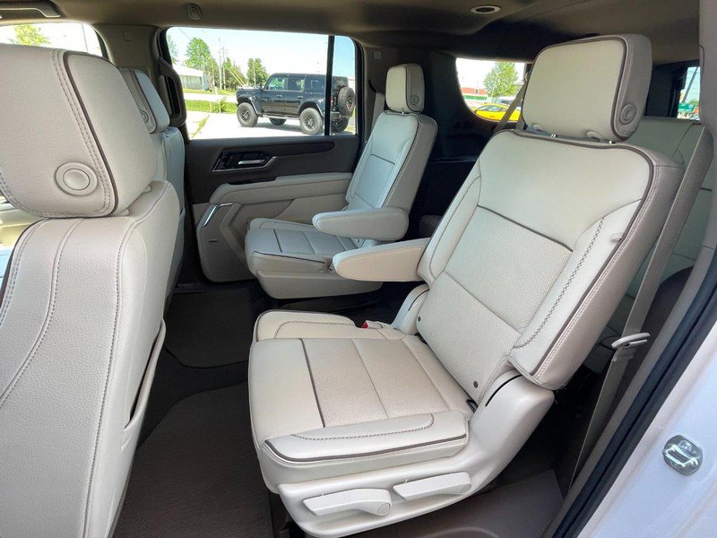Used 2025 GMC Yukon XL Denali w/ LPO, Illumination Package AWD/4WD image 22