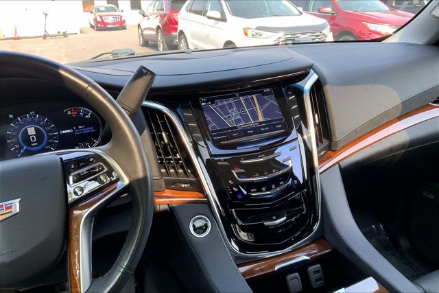 Used 2017 Cadillac Escalade ESV Luxury AWD/4WD image 5