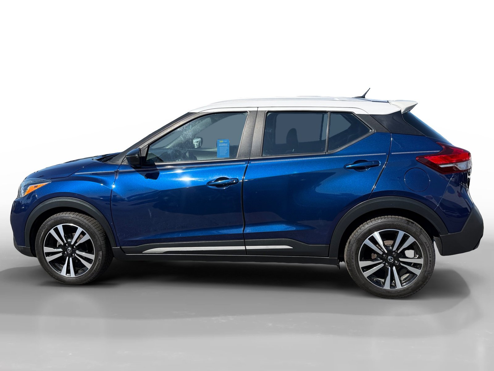 Used 2019 Nissan Kicks SR FWD image 2