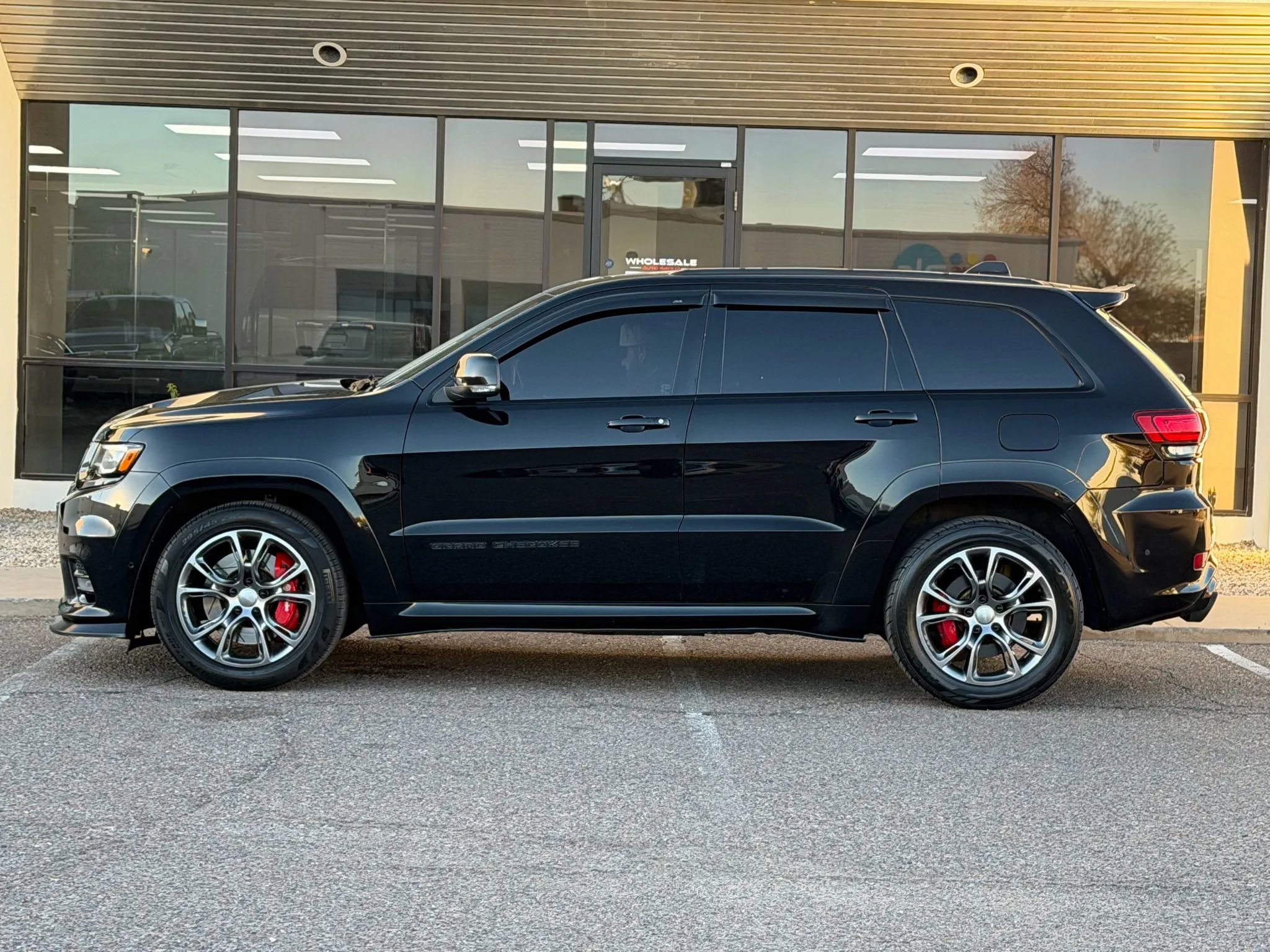 Used 2018 Jeep Grand Cherokee SRT image 5