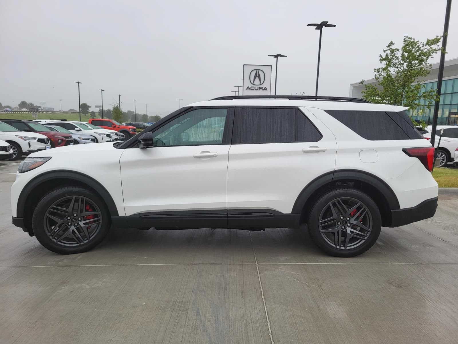 Used 2025 Ford Explorer ST AWD/4WD image 3