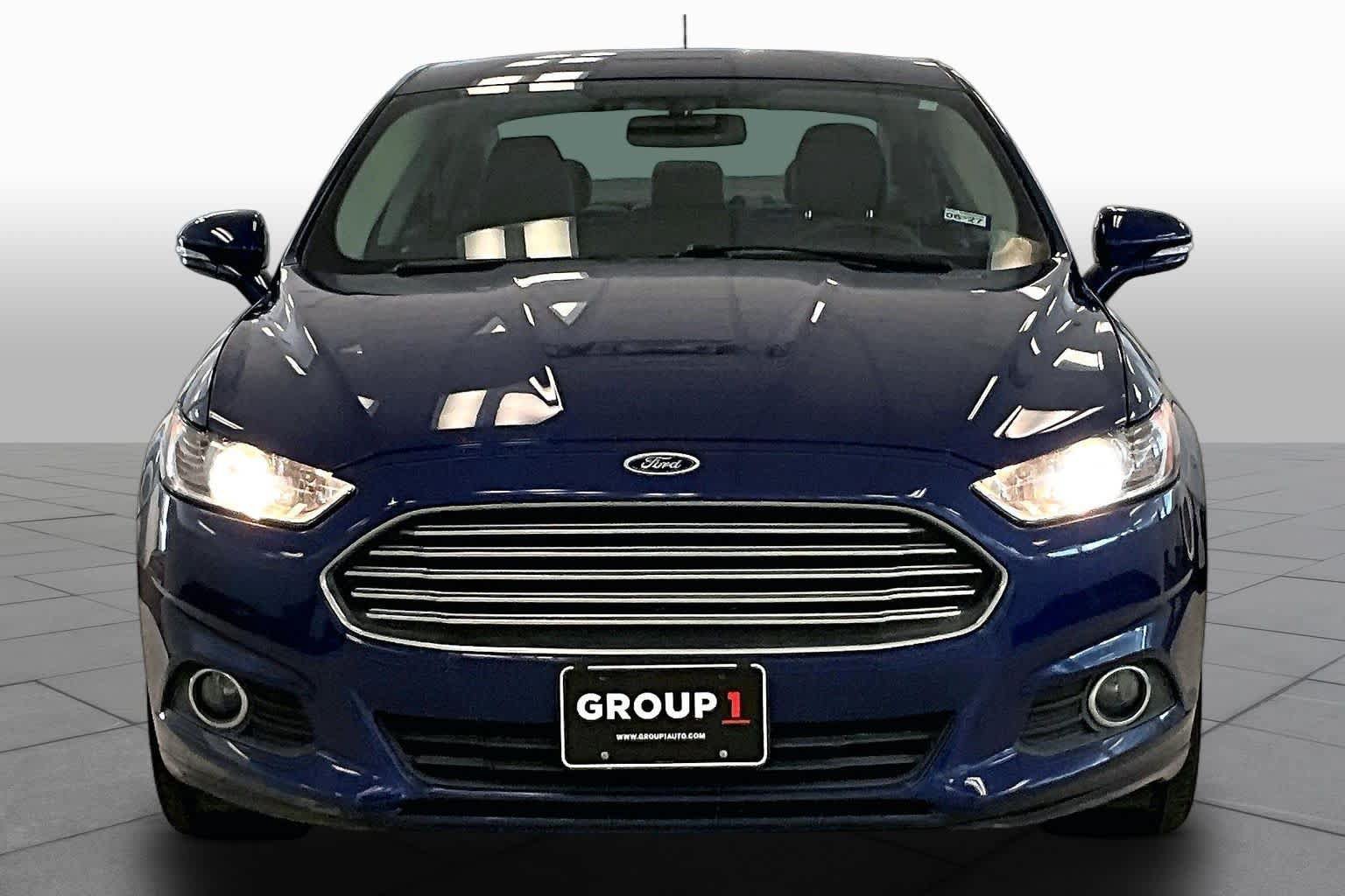 Used 2014 Ford Fusion SE w/ Equipment Group 202A FWD image 3