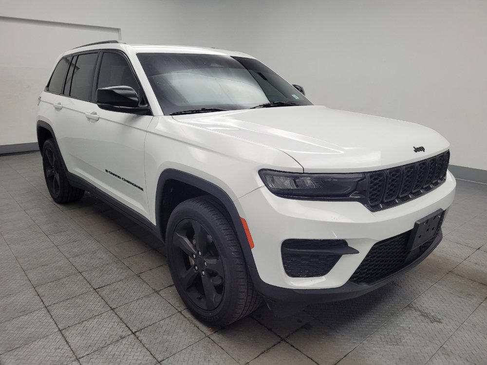Used 2023 Jeep Grand Cherokee Altitude AWD/4WD image 13
