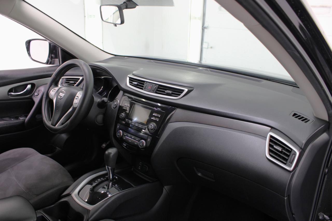 Used 2016 Nissan Rogue SV FWD image 43