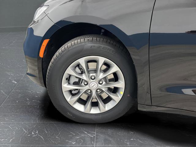 New 2026 Chrysler Pacifica Select image 36