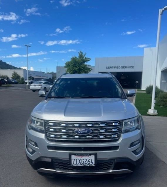 Used 2017 Ford Explorer Limited image 2