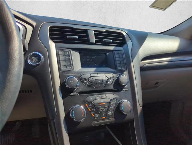 Used 2018 Ford Fusion SE FWD image 13