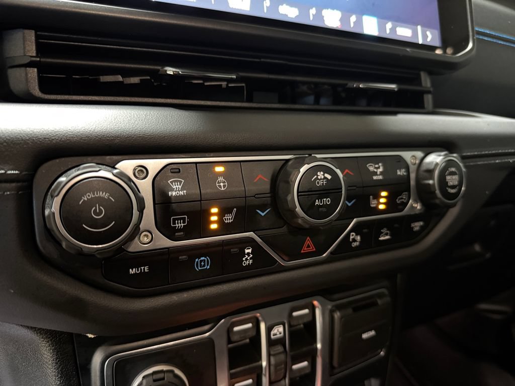 Used 2024 Jeep Wrangler High Altitude AWD/4WD image 30