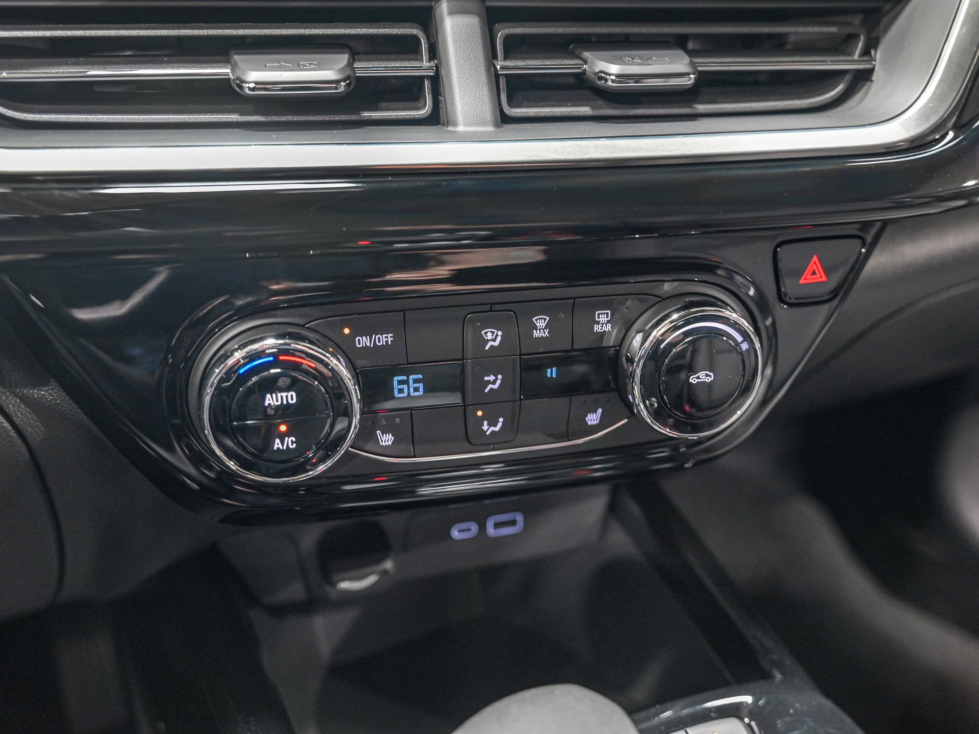 Used 2025 Chevrolet Trax RS w/ Driver Confidence Package image 21