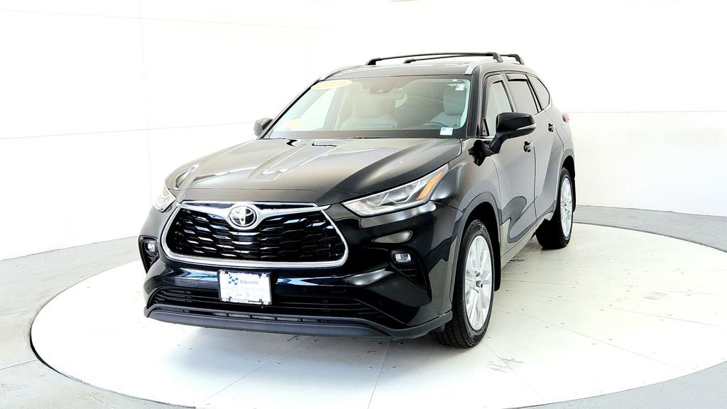 Used 2021 Toyota Highlander Limited AWD/4WD image 2