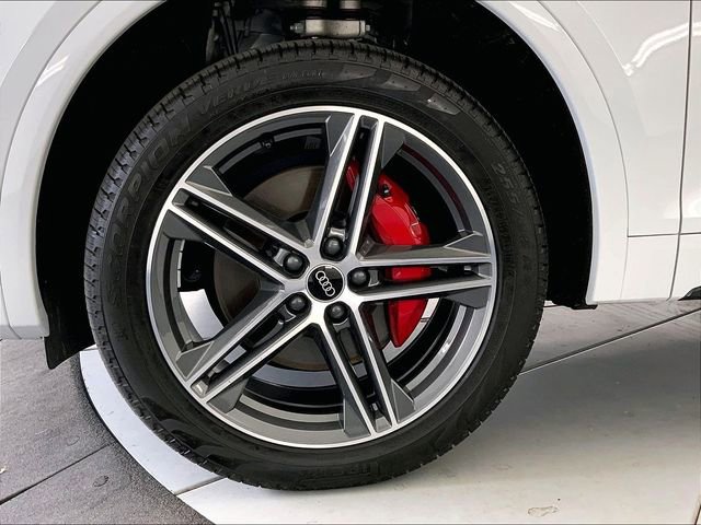 Used 2025 Audi Q5 e Premium Plus w/ Premium Plus Package image 9