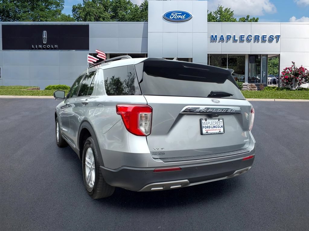 Certified 2023 Ford Explorer XLT w/ Equipment Group 202A AWD/4WD image 3