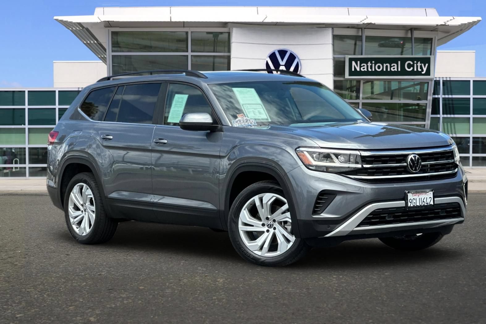 Used 2023 Volkswagen Atlas SE w/ Panoramic Sunroof Package FWD image 2