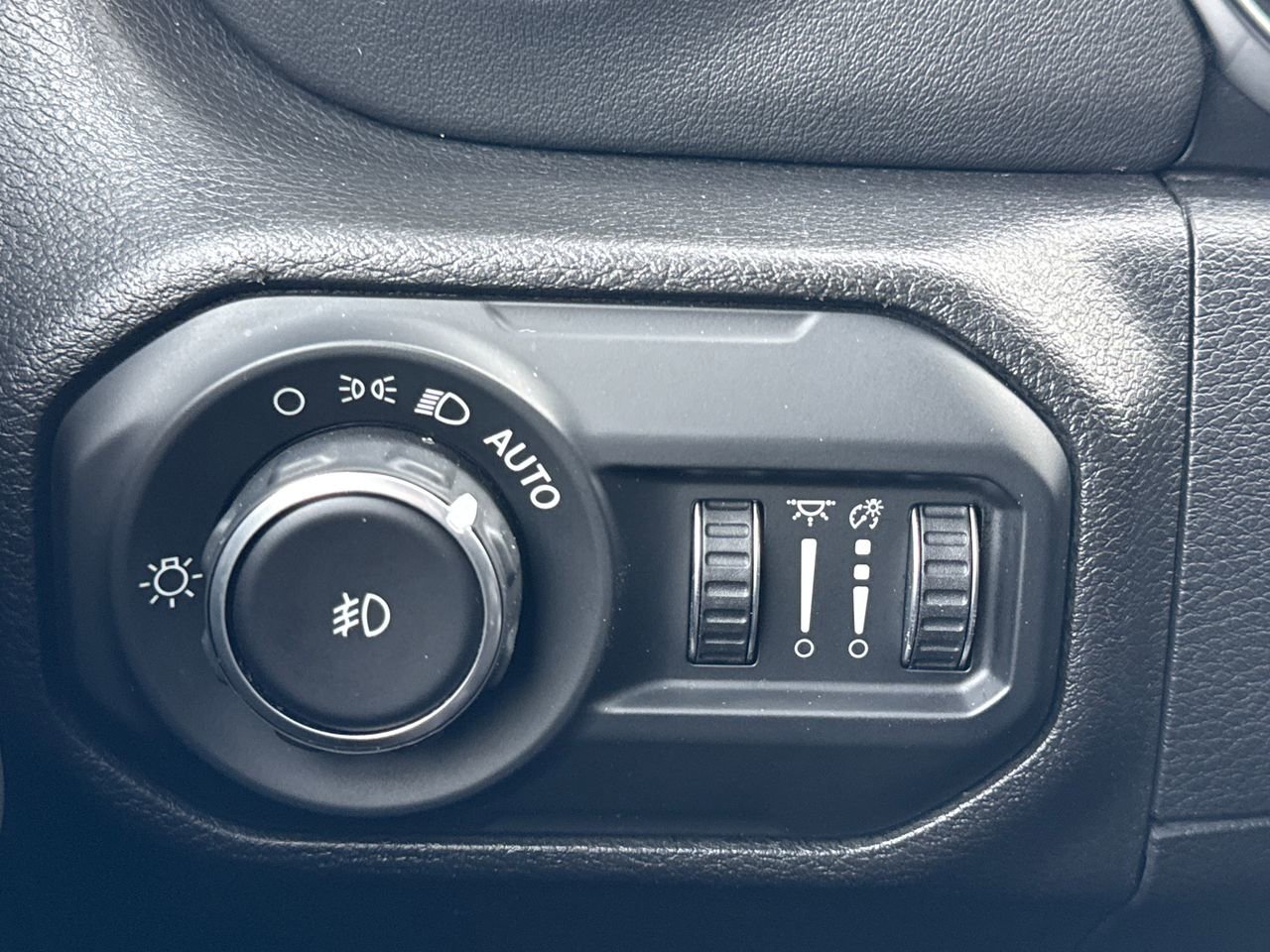 Used 2021 Jeep Wrangler Unlimited Sahara image 29