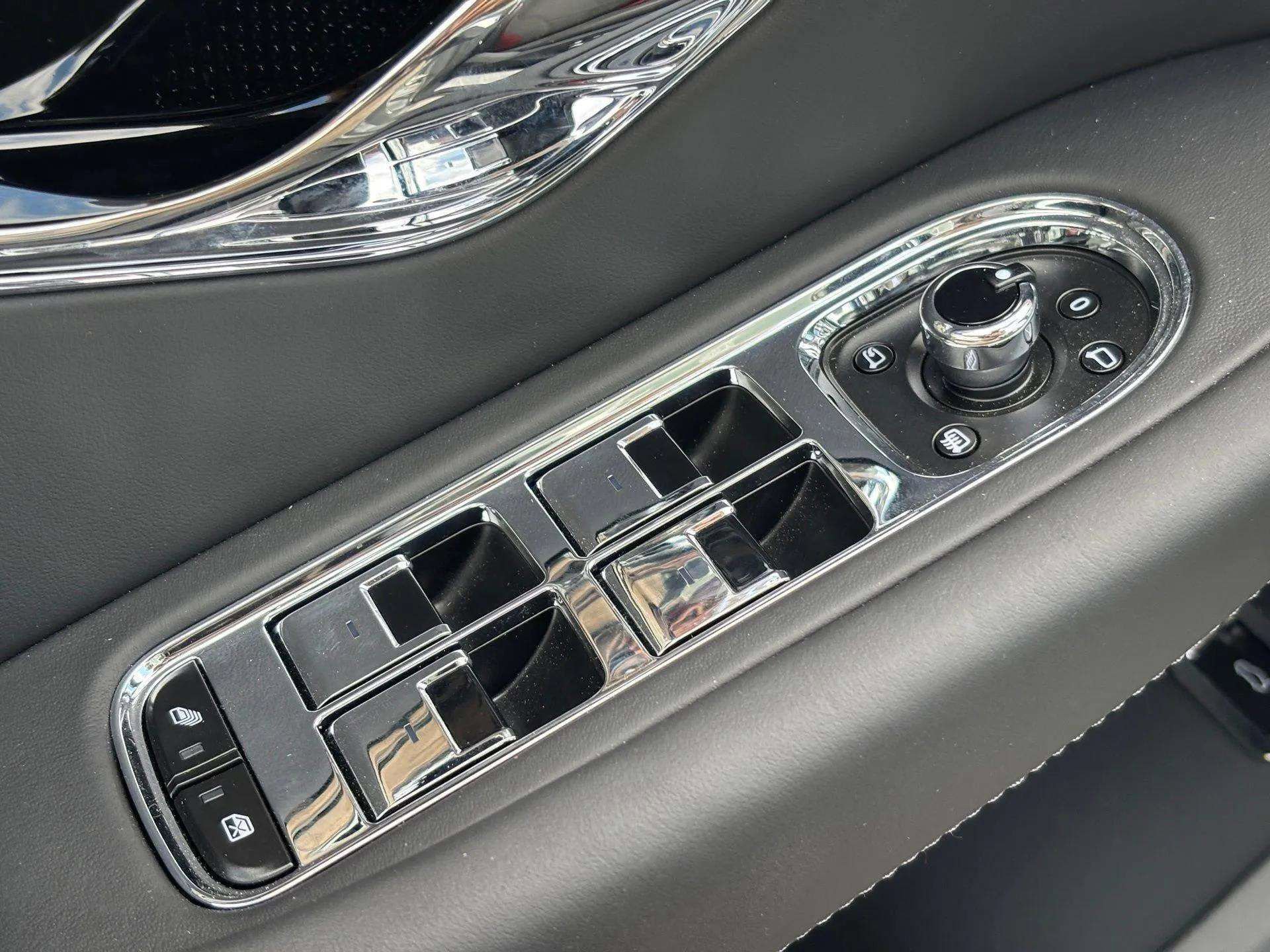 Used 2024 Bentley Continental GT image 39
