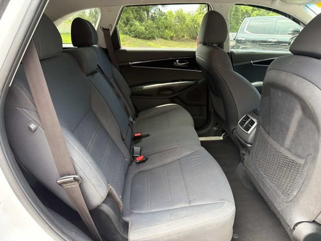 Used 2020 Kia Sorento LX FWD image 19