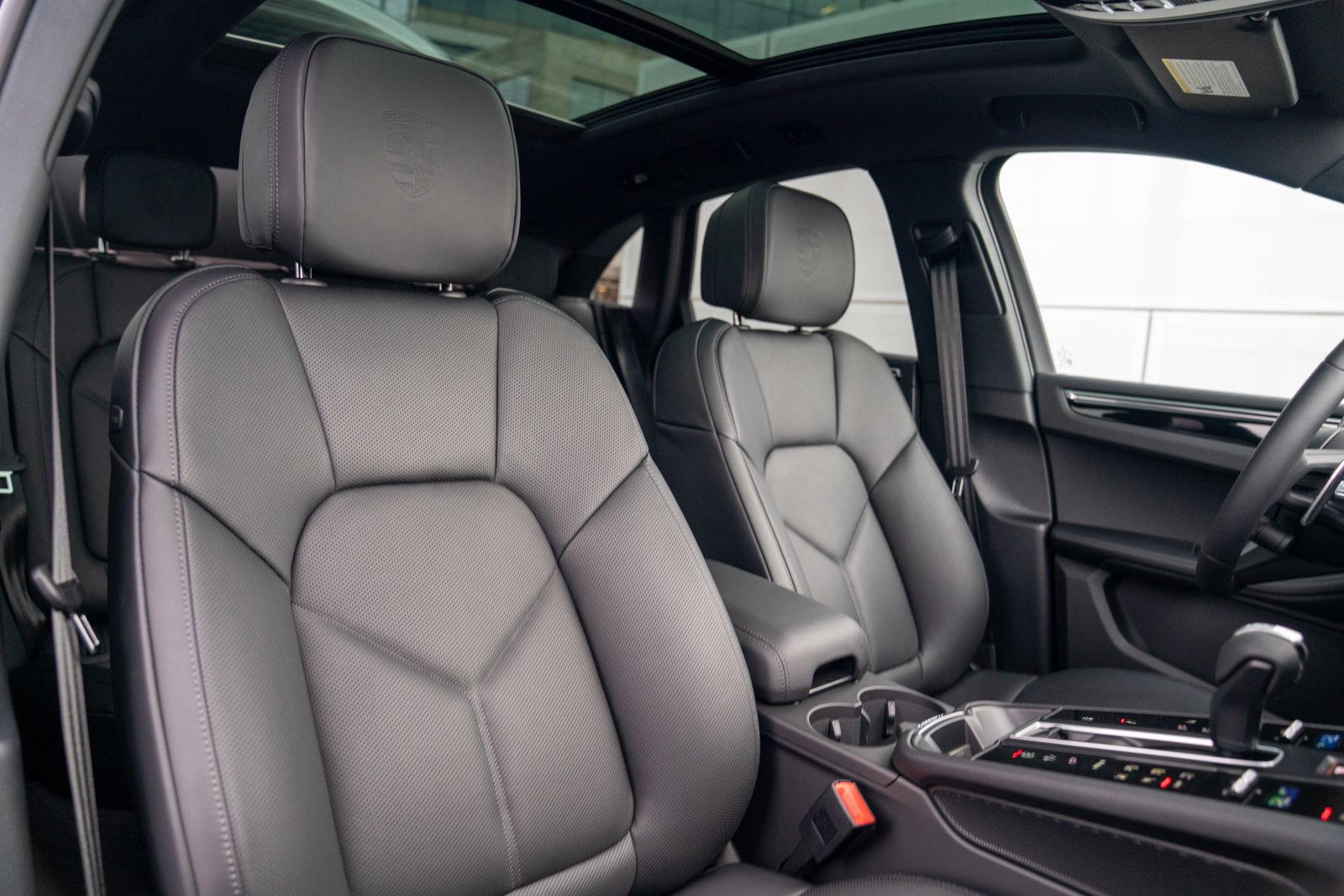 New 2026 Porsche Macan Turbo AWD/4WD image 27