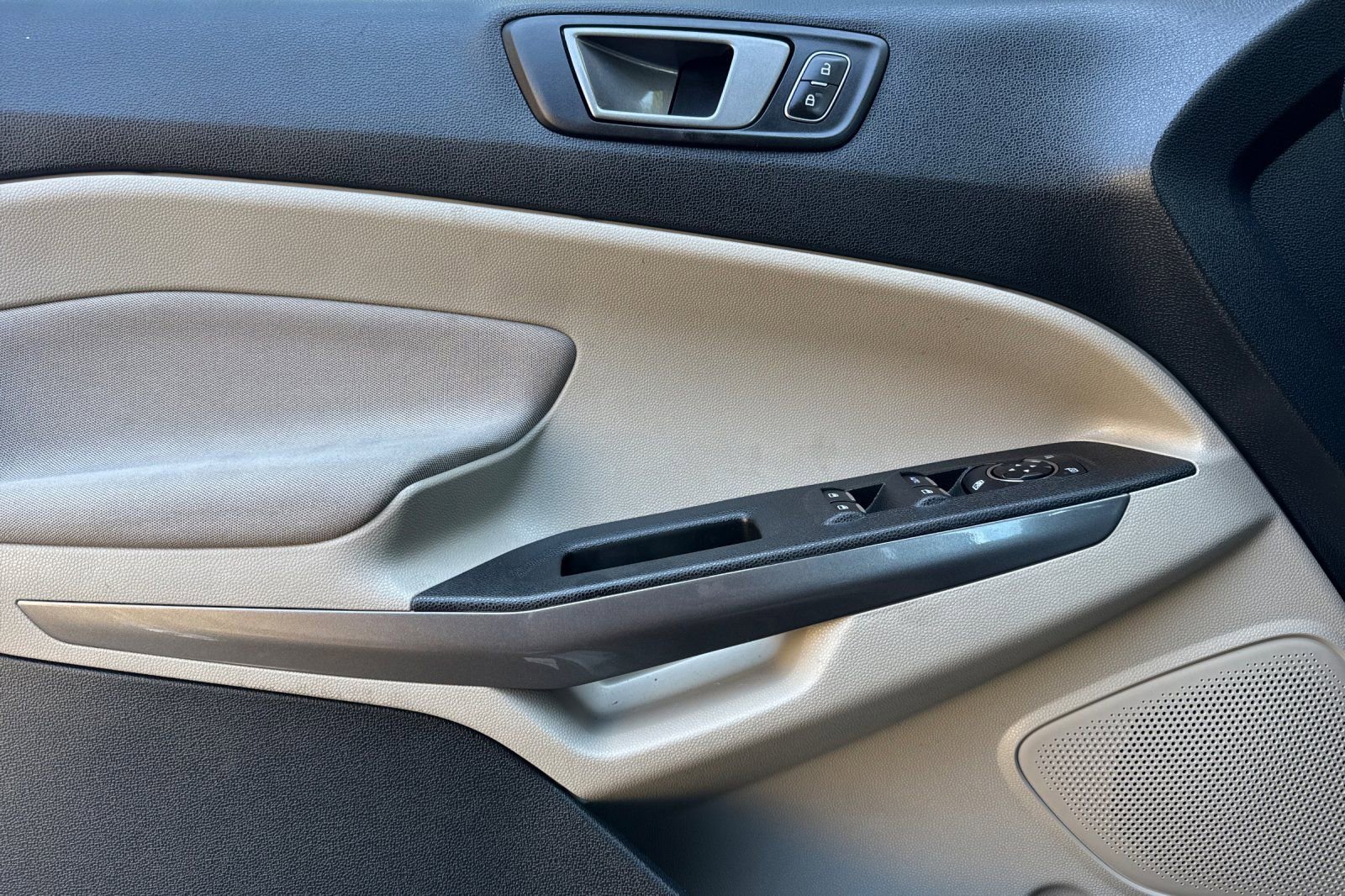 Used 2020 Ford EcoSport SE w/ SE Convenience Package image 10