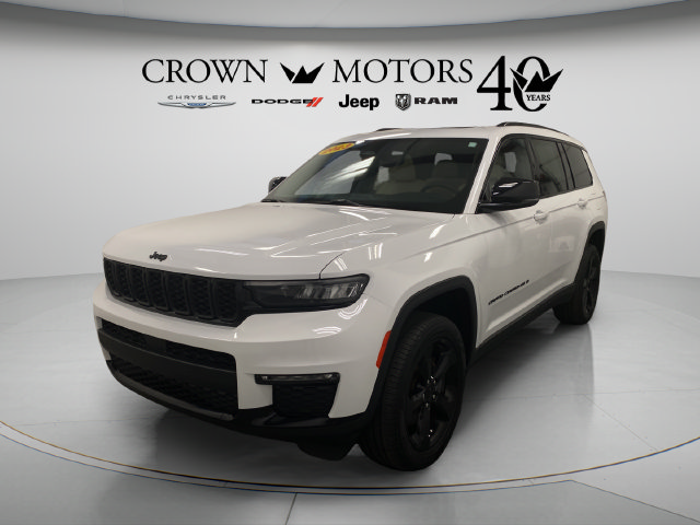 Used 2023 Jeep Grand Cherokee L Limited w/ Black Appearance Package AWD/4WD image 11