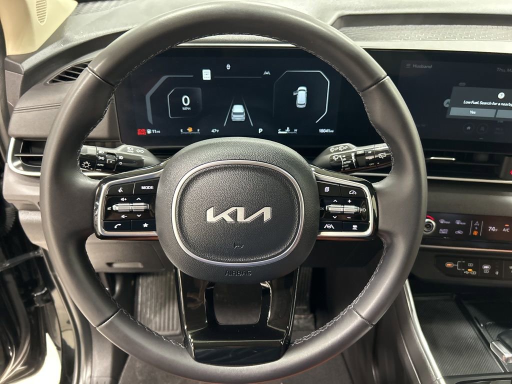 Used 2025 Kia Carnival SX image 18