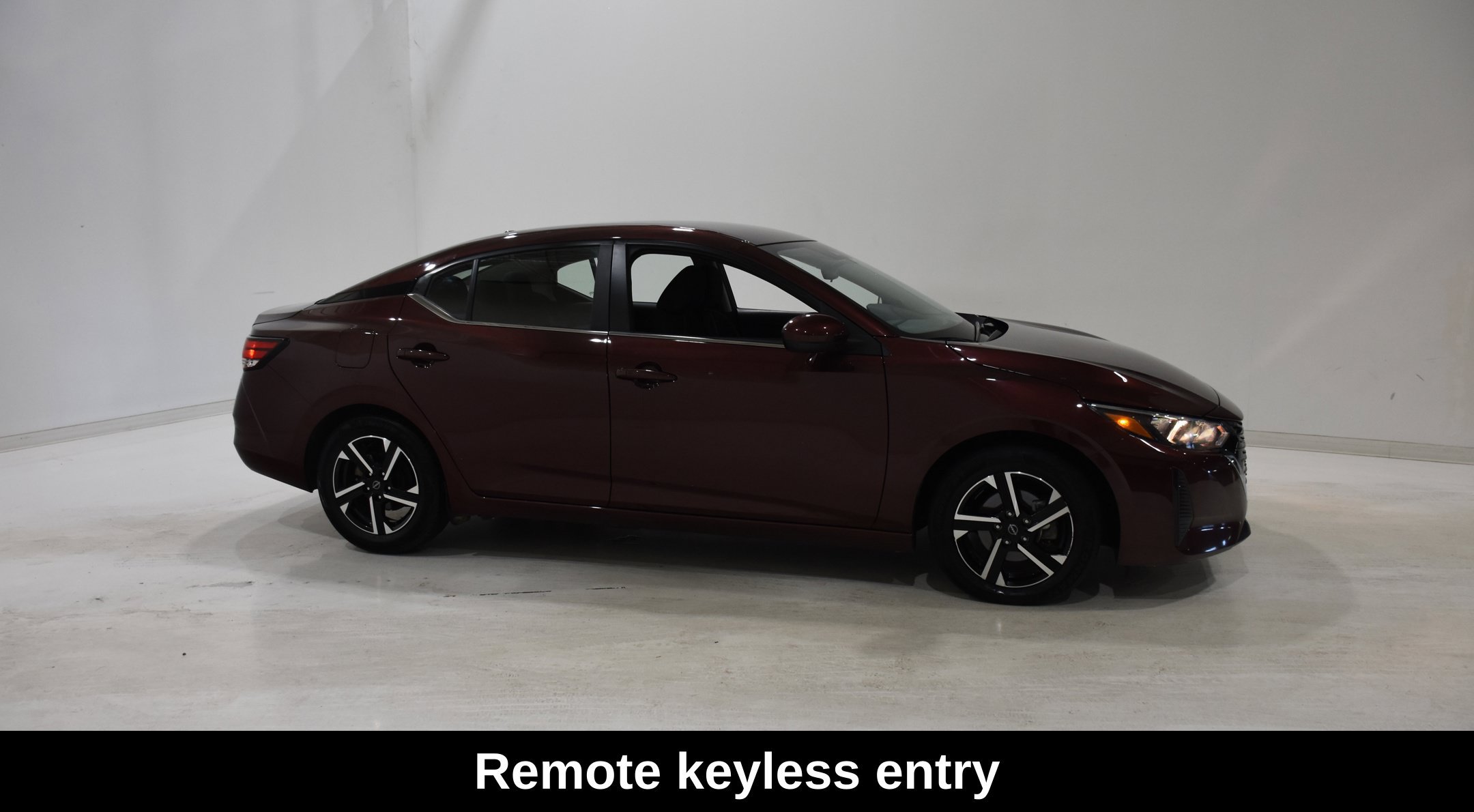 Used 2025 Nissan Sentra SV FWD image 3