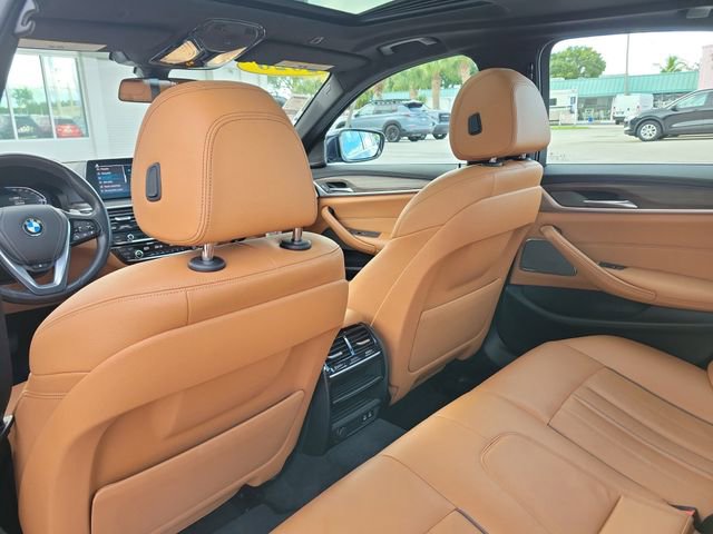 Used 2020 BMW 530e xDrive w/ Premium Package image 13