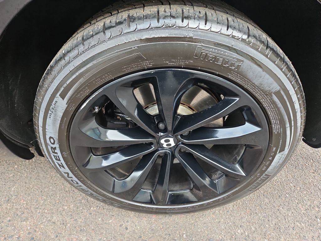 Used 2017 Bentley Bentayga image 27
