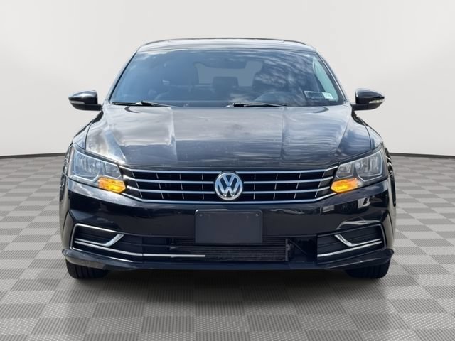 Used 2017 Volkswagen Passat 1.8T SE FWD image 2