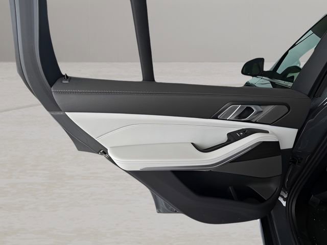 Used 2024 BMW X5 xDrive50e w/ Premium Package image 30