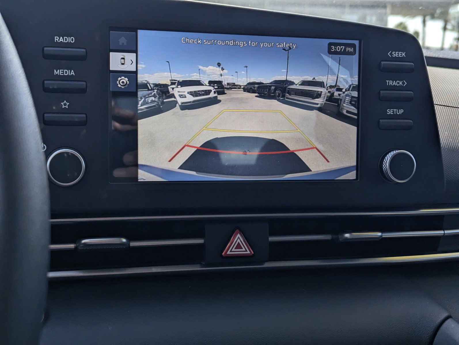 Used 2025 Hyundai Elantra Hybrid FWD image 11
