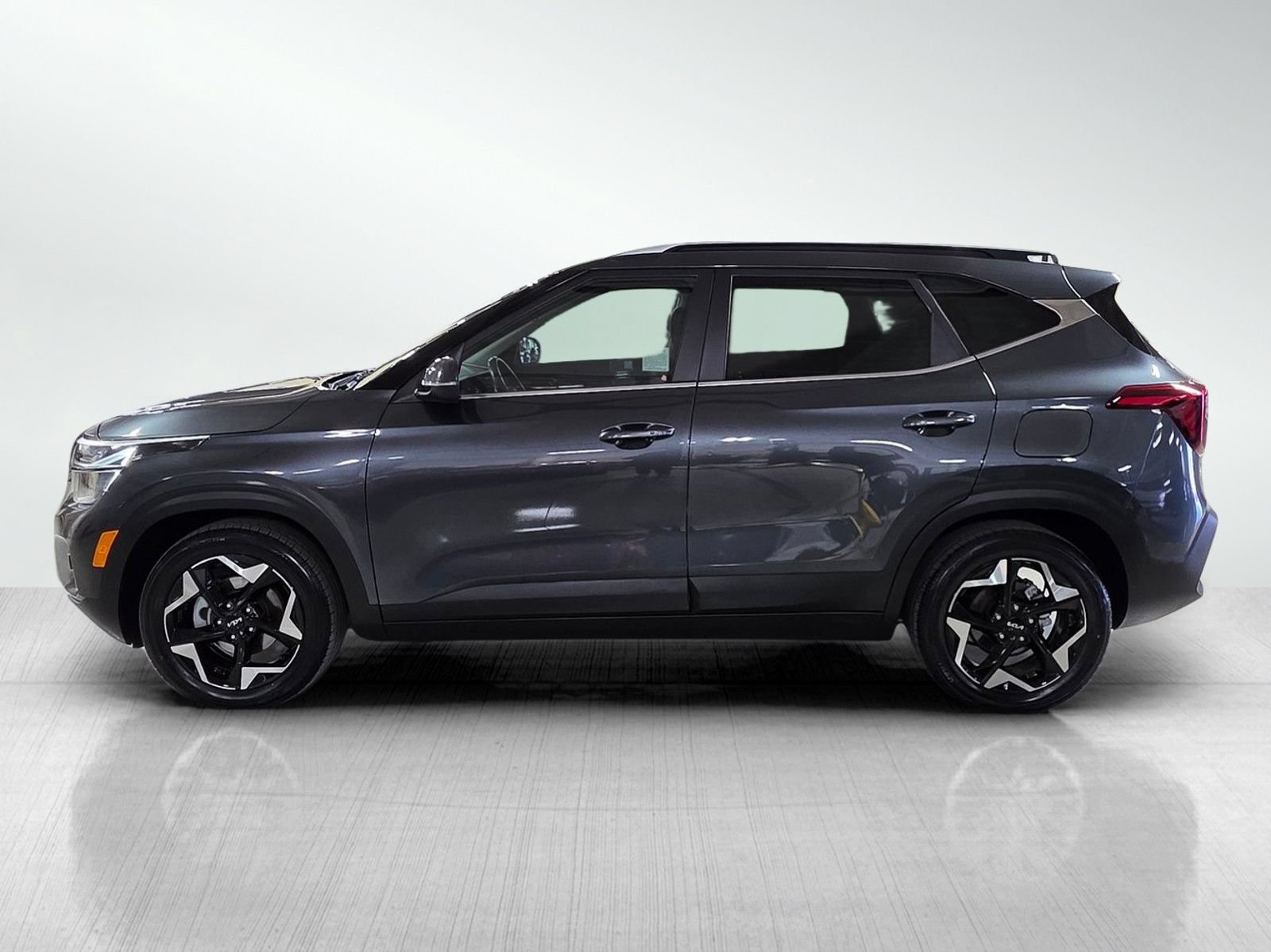 Used 2024 Kia Seltos EX FWD image 4